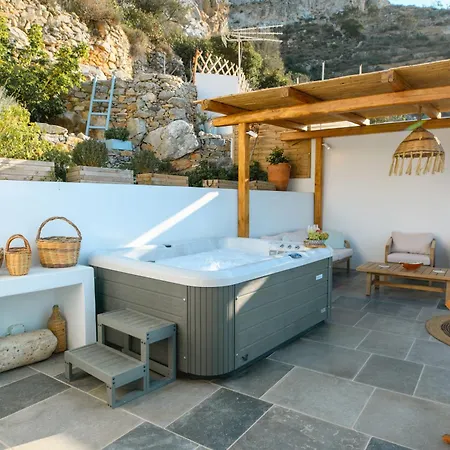 Idothea Villa *